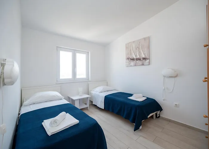 With Parking Space Pag - 24714 דירה *